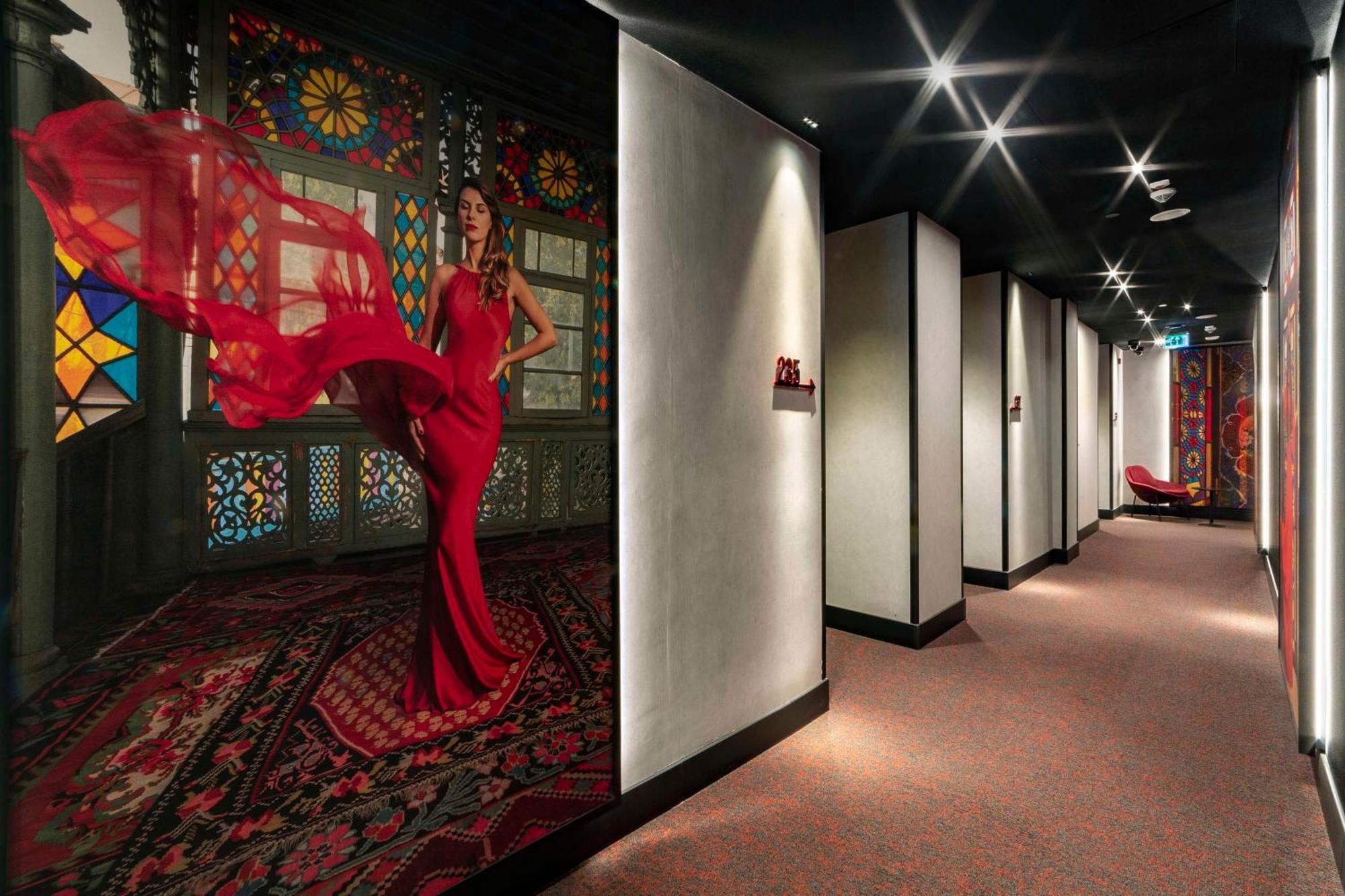 Radisson Red Tbilisi Hotel Kültér fotó