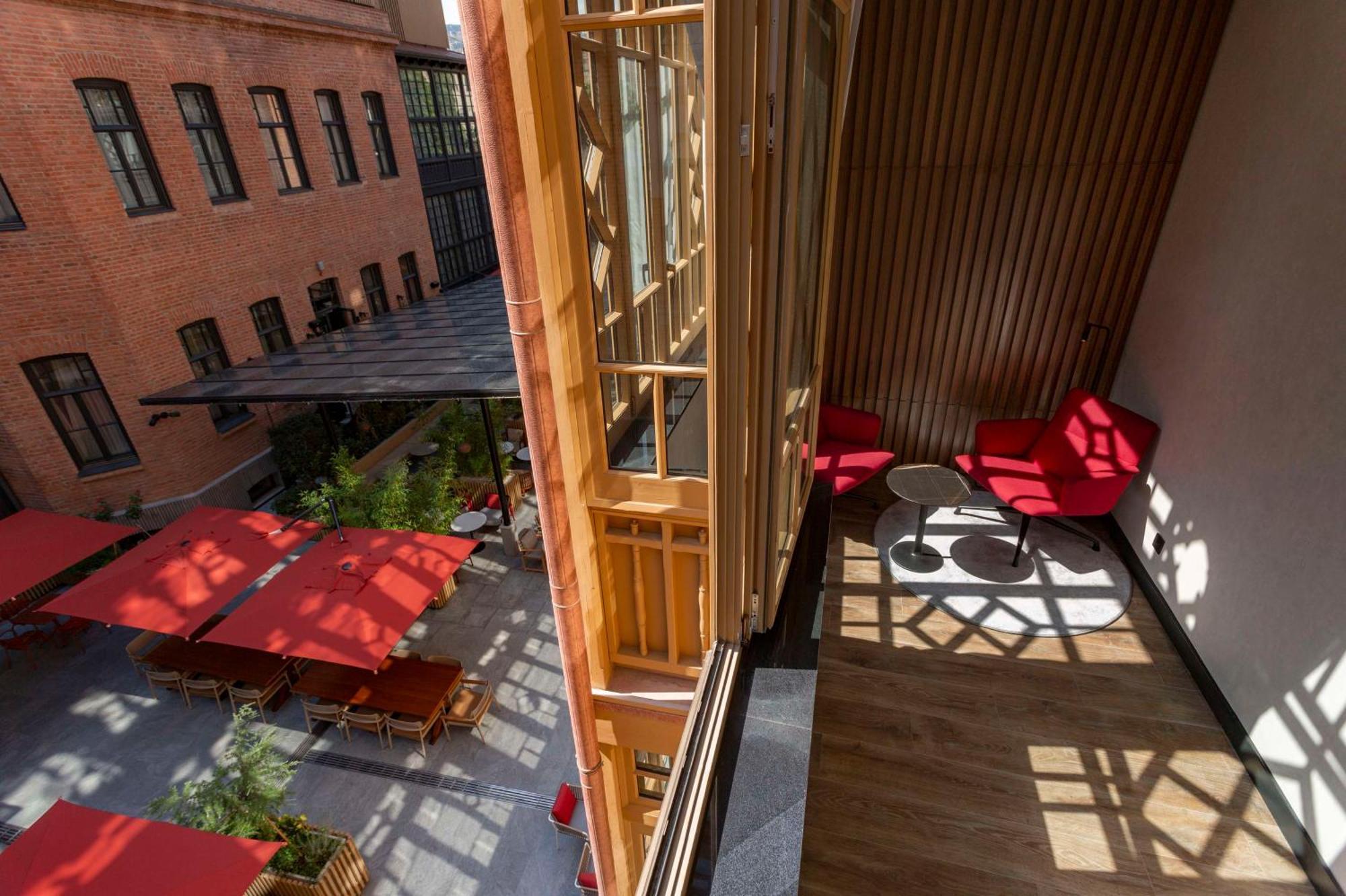 Radisson Red Tbilisi Hotel Kültér fotó