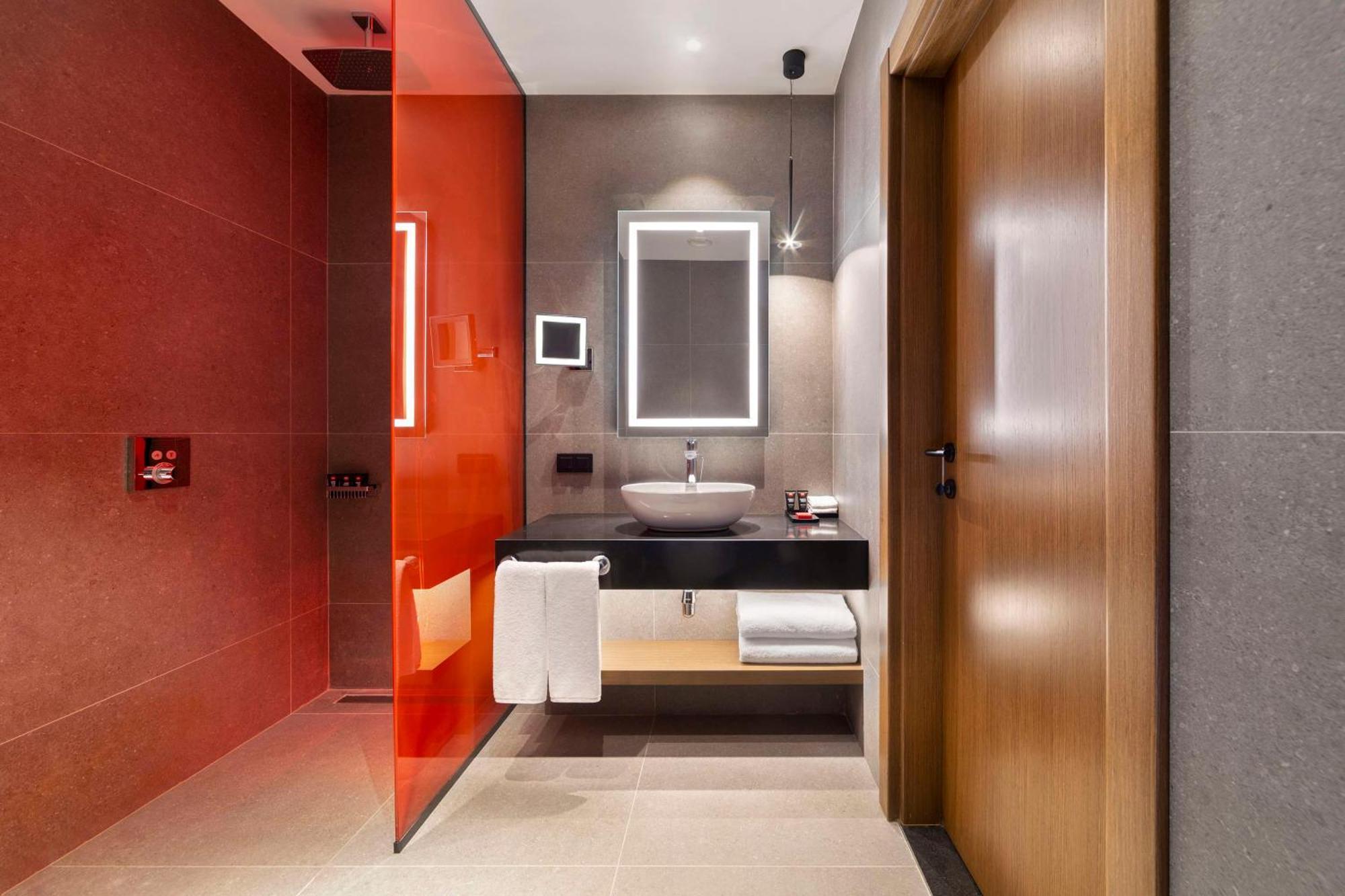 Radisson Red Tbilisi Hotel Kültér fotó