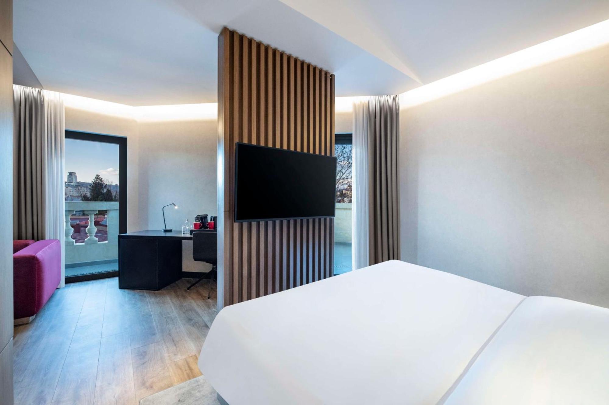Radisson Red Tbilisi Hotel Kültér fotó