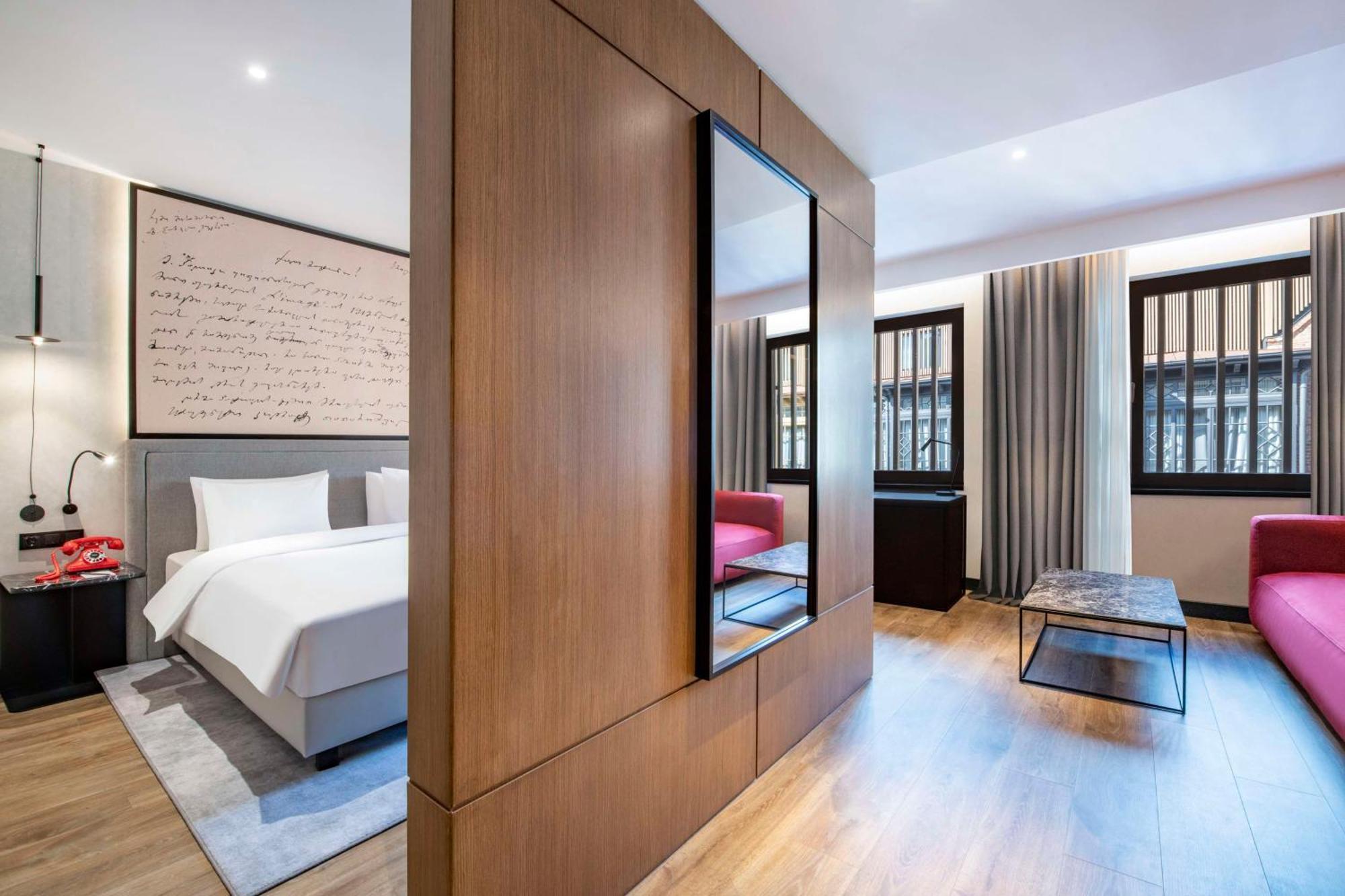 Radisson Red Tbilisi Hotel Kültér fotó